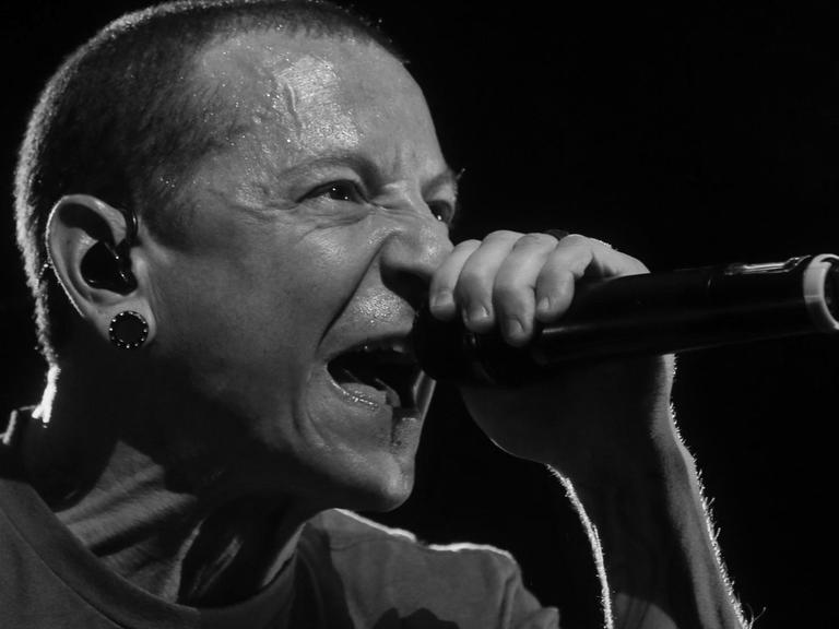 Chester Bennington während eines Konzerts von Linkin Park 2015.