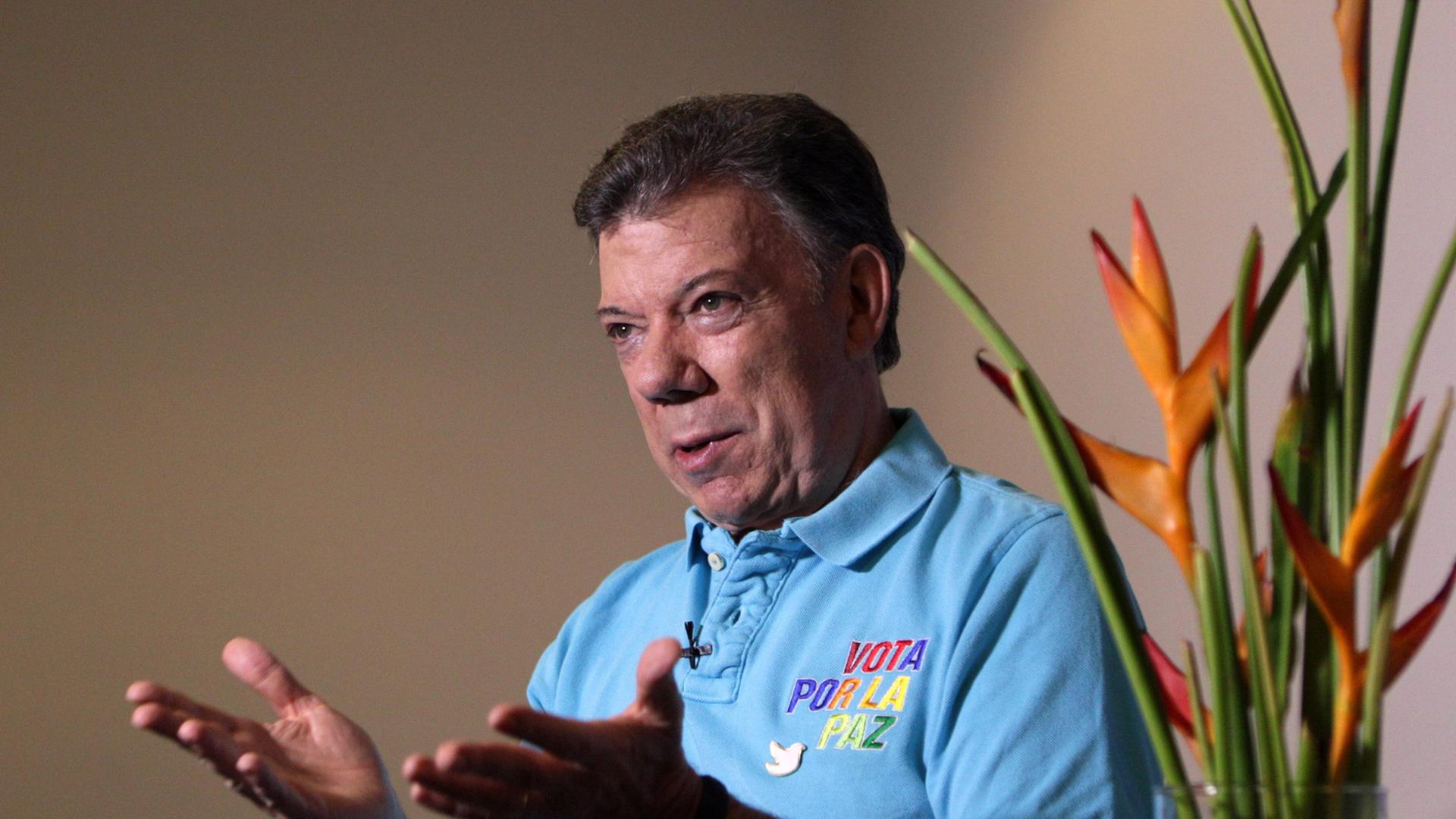 Am 5. Mai spricht der kolumbianische Präsident Juan Manuel Santos mit Journalisten in Barranquilla.