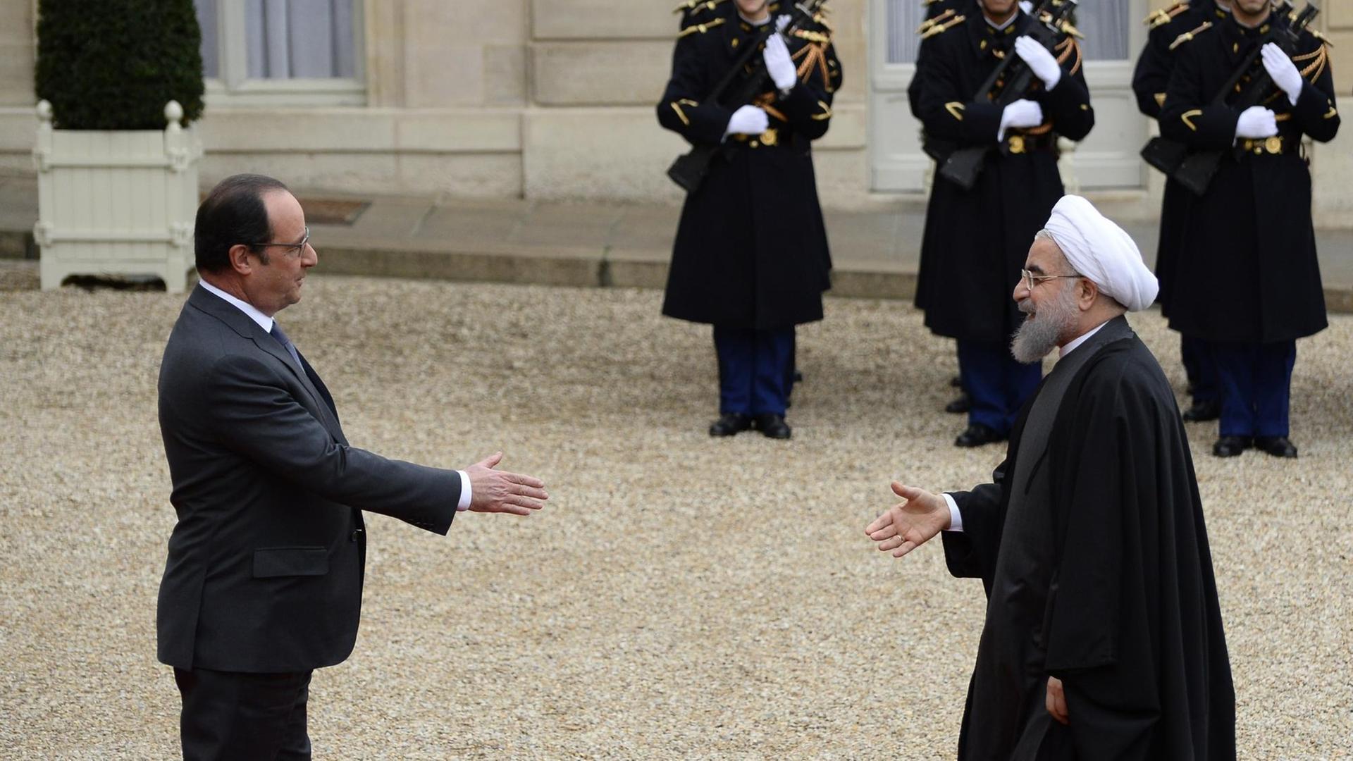 Frankreichs Präsident François Hollande empfang den iranischen Präsidenten Hassan Rohani am 28.1.2016 im Elysée Palast in Paris.