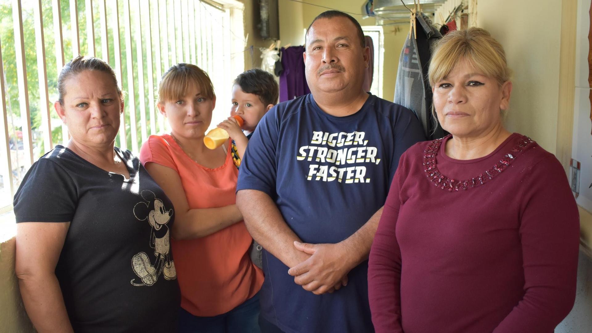 Folteropfer Cristel Piña mit Kind und Familie.