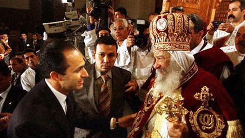 Zur Weihnachtsmesse des koptischen Papsts Schenuda III am 6. Januar 2005 erschien auch der ägyptische Präsident Gamal Mubarak.