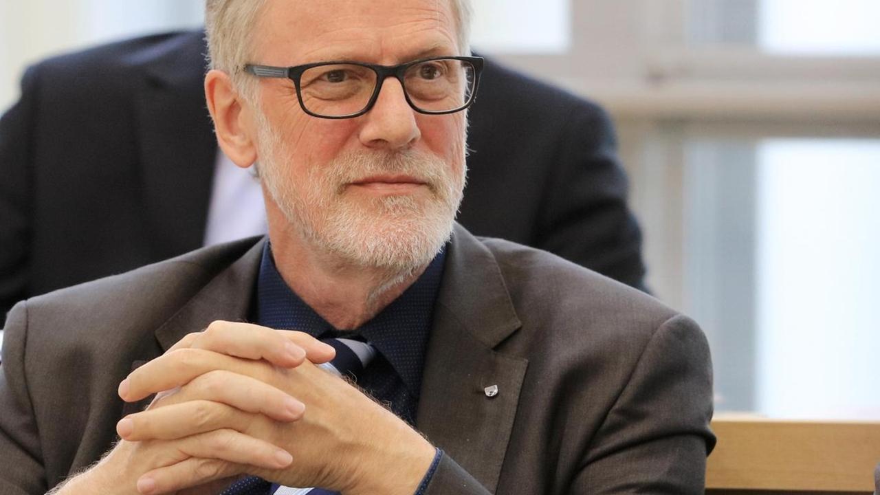 Rainer Robra (CDU), Kulturminister und Chef der Staatskanzlei von Sachsen-Anhalt, im Landtag von Sachsen-Anhalt in Magdeburg.