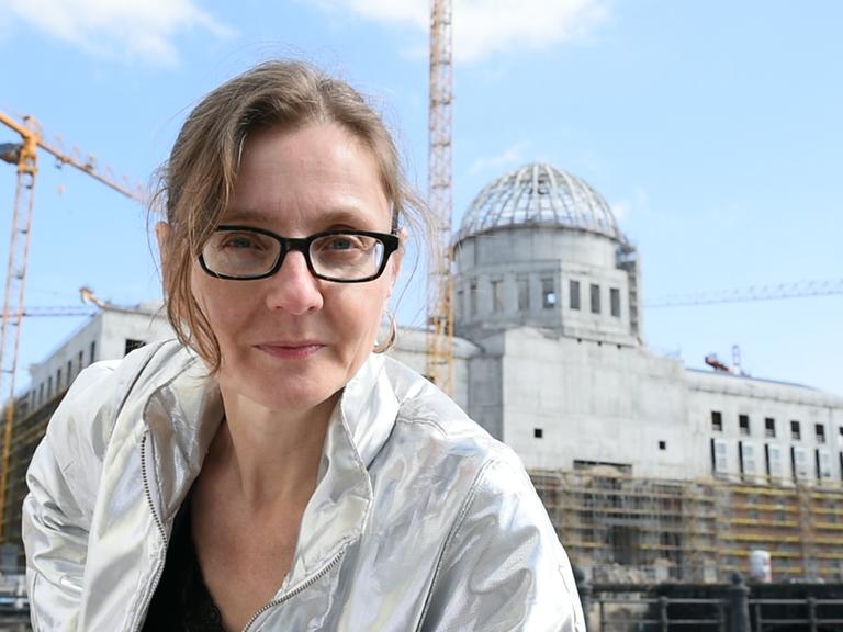 Die Künstlerin Marion Pfaus aka Rigoletti plant den Rückbau des Berliner Humboldt-Forums.