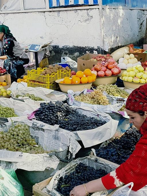 Marktfrauen in Duschanbe, Tadschikistan.