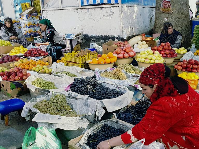 Marktfrauen in Duschanbe, Tadschikistan.