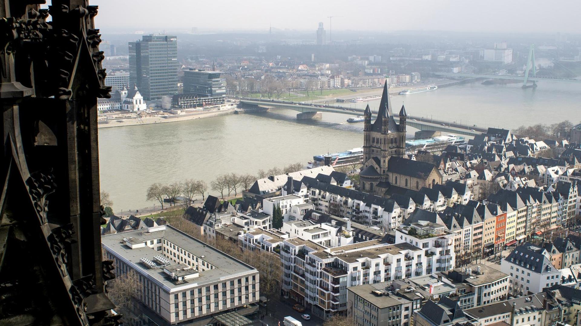 Die Kölner Altstadt, vom Dom aus gesehen