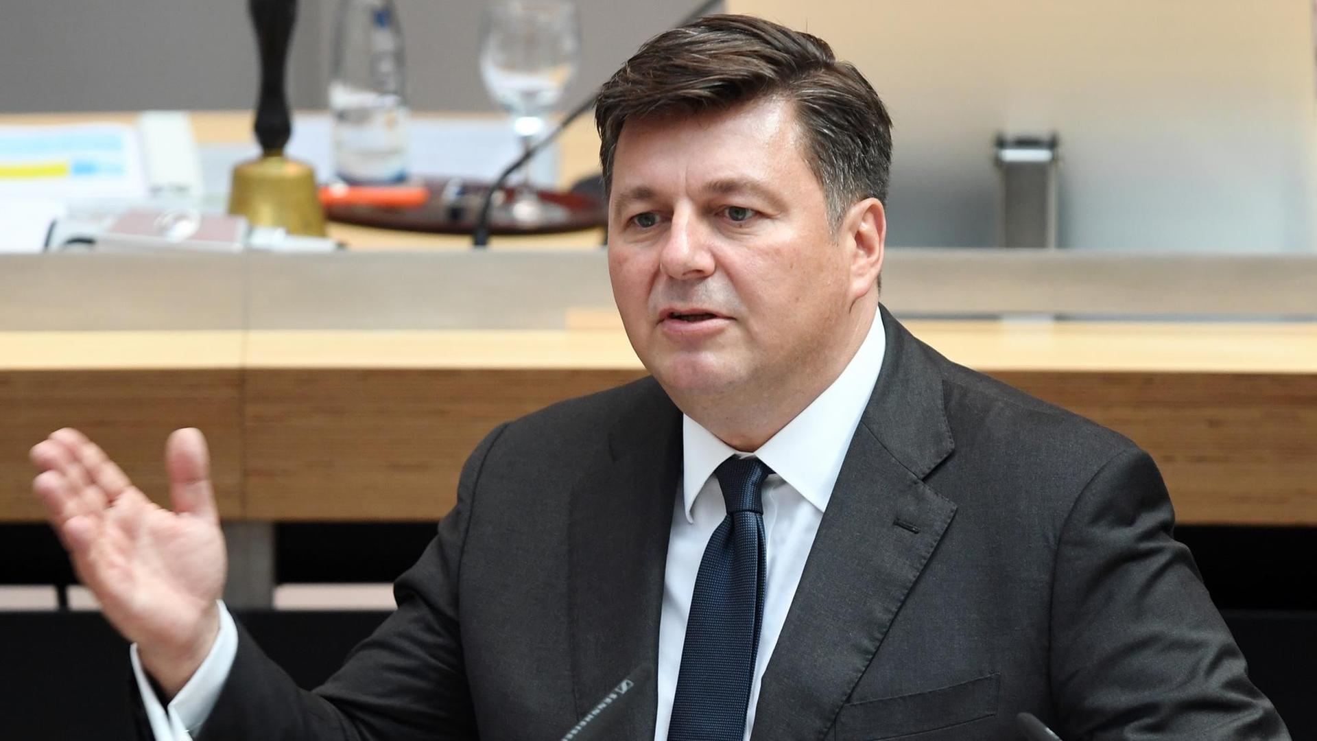 Der Berliner Innensenator Andreas Geisel (SPD) nimmt an der Sitzung des Berliner Abgeordnetenhauses teil