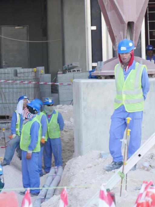 Bauarbeiter im Khalifa Stadion, Katar.