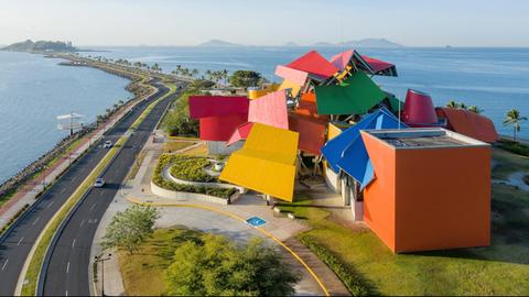 2627371040_Biomuseum Panama City (2).JPG Das bunte Biomuseum in Panama Stadt wurde von Frank Gehry entworfen. Bilder von Michael Marek, Sonntagsspaziergang 5.7.2020