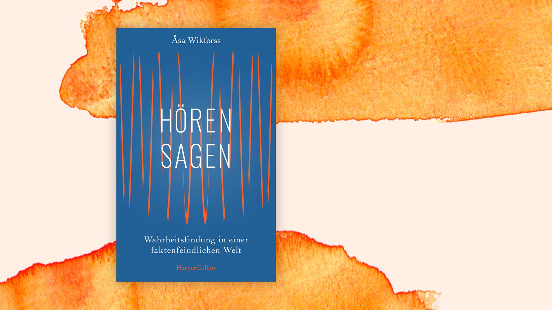 Das Buchcover "Hörensagen – Wahrheitsfindung in einer faktenfeindlichen Welt" von Åsa Wikforssist vor einem grafischen Hintergrund zu sehen.