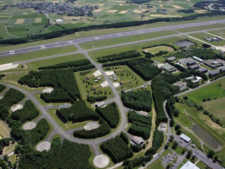 Luftaufnahme des Fliegerhorst Büchel mit dem angrenzenden Depotgelände.