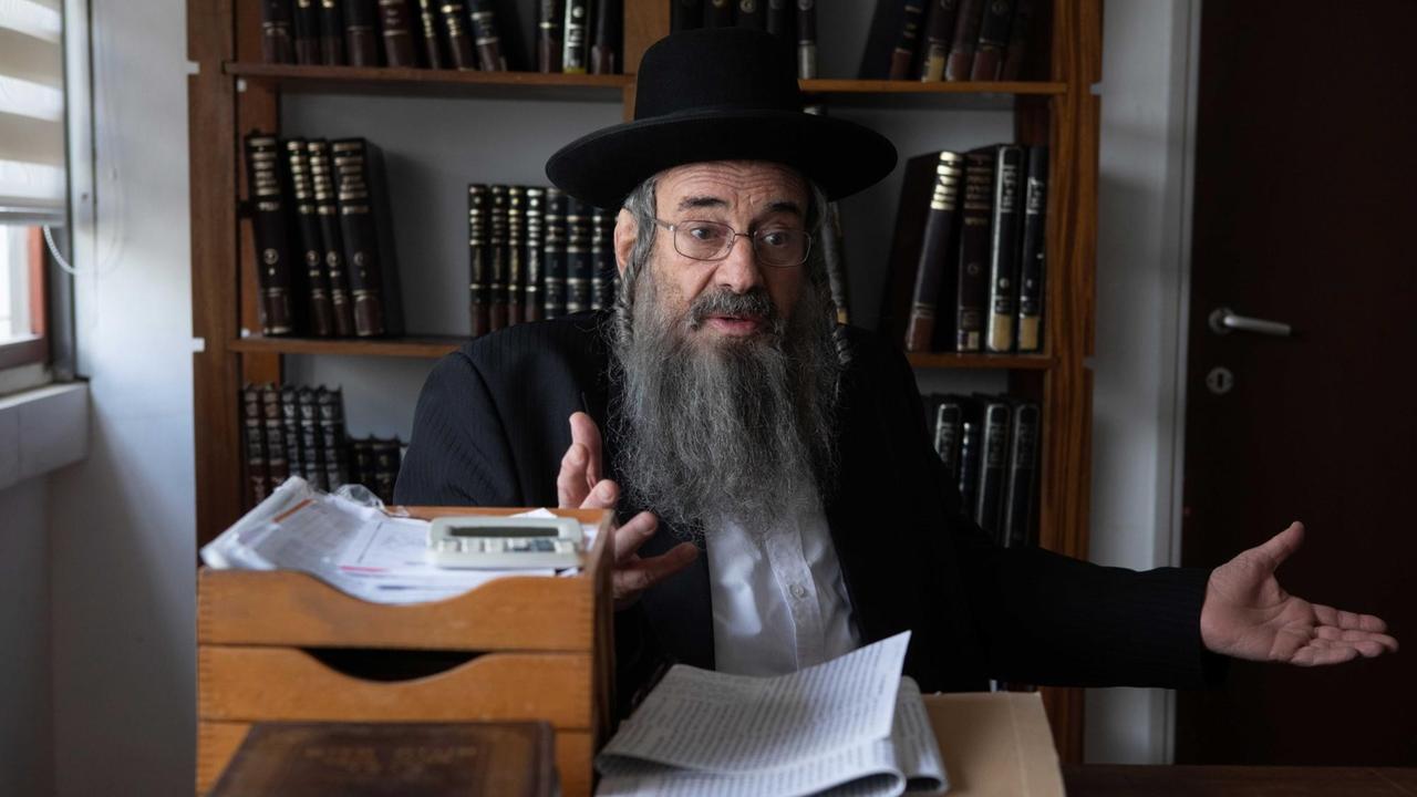 Shulem Shtisel (Dovale Glickman)