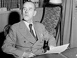 Der Schriftsteller Thomas Mann, aufgenommen in Los Angeles, USA, am 30. Okt. 1942.