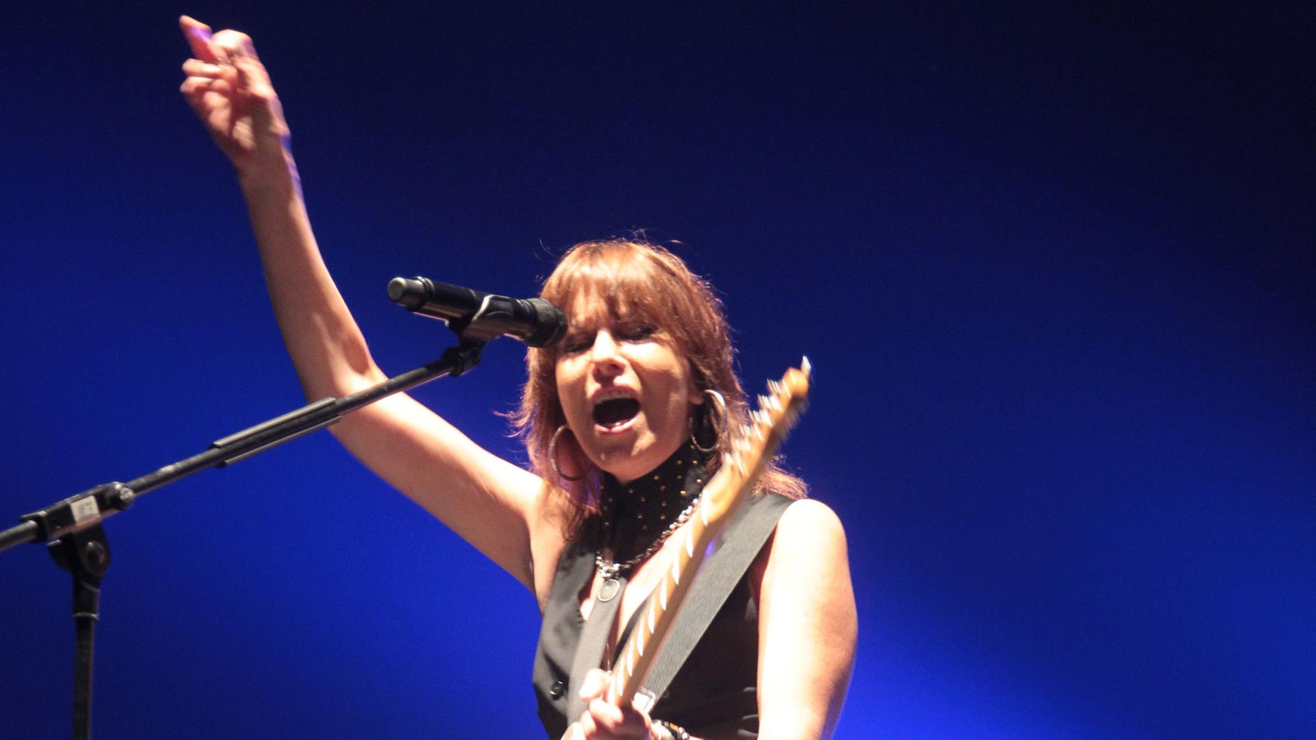 Chrissie Hynde bei einem Pretenders-Konzert in Hongkong. Chrissie Hynde bei einem Pretenders-Konzert in Hongkong.