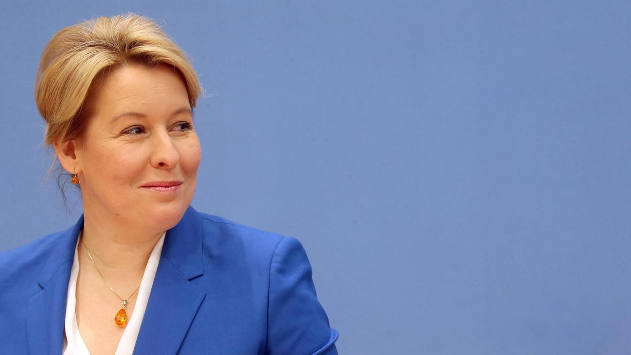 Porträtbild von Franziska Giffey (SPD), Bundesministerin für Familie, Senioren, Frauen und Jugend