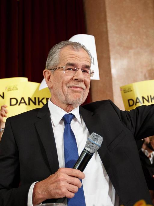 Der österreichische Präsidentschaftskandidat und ehemalige Grünen-Chef Alexander Van der Bellen nach der Stichwahl am Sonntag., 22.05.2016.