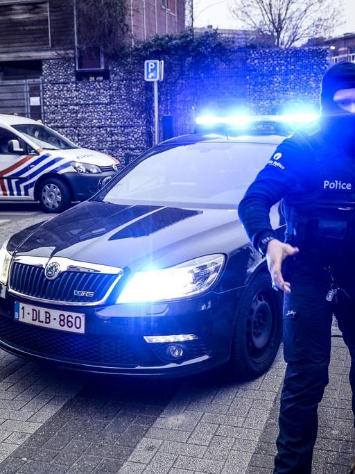 Die Polizei bei einem Einsatz am 18. März 2016 im Brüsseler Vorort Molenbeek gegen Terrorverdächtige im Zusammenhang mit den Pariser Anschlägen.