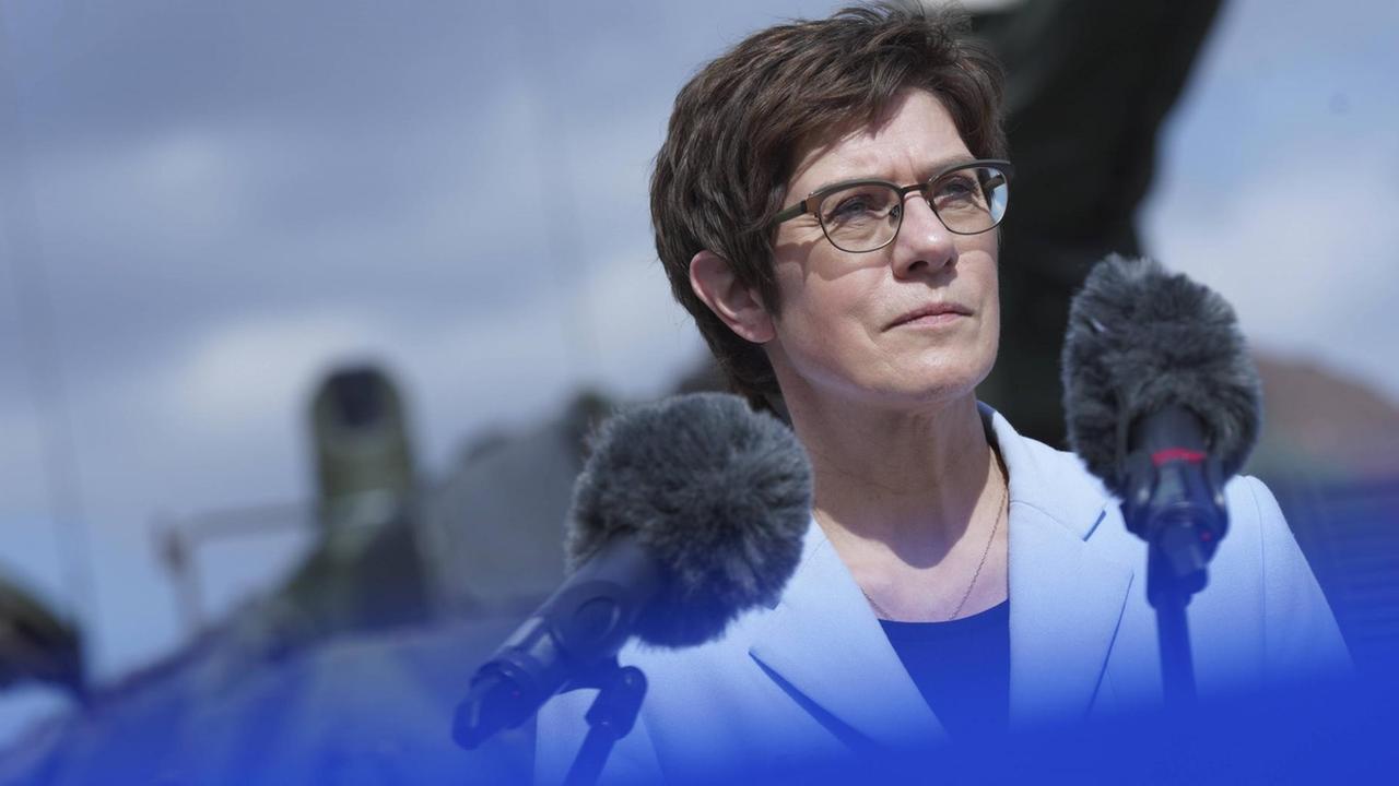 Verteidigungsministerin Annegret Kramp-Karrenbauer beim Truppenbesuch in Idar-Oberstein