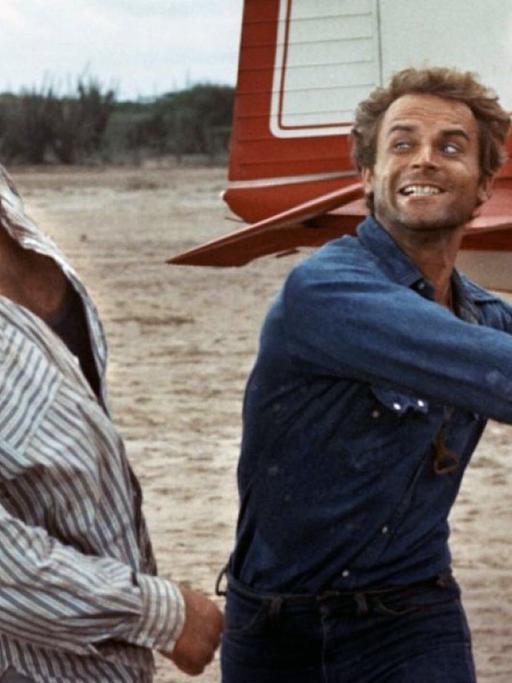 Bud Spencer (l.) und Terence Hill bei den Dreharbeiten zum Film "Zwei Himmelhunde auf dem Weg zur Hölle" von 1973