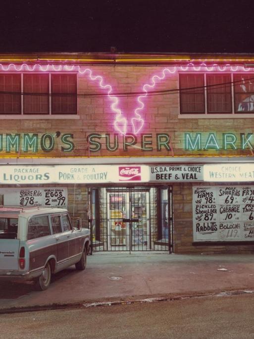 Das 1979 entstandene Werk "Zummo's Super Market" des US-amerkanischen Fotokünstlers Jim Dow (*1942)