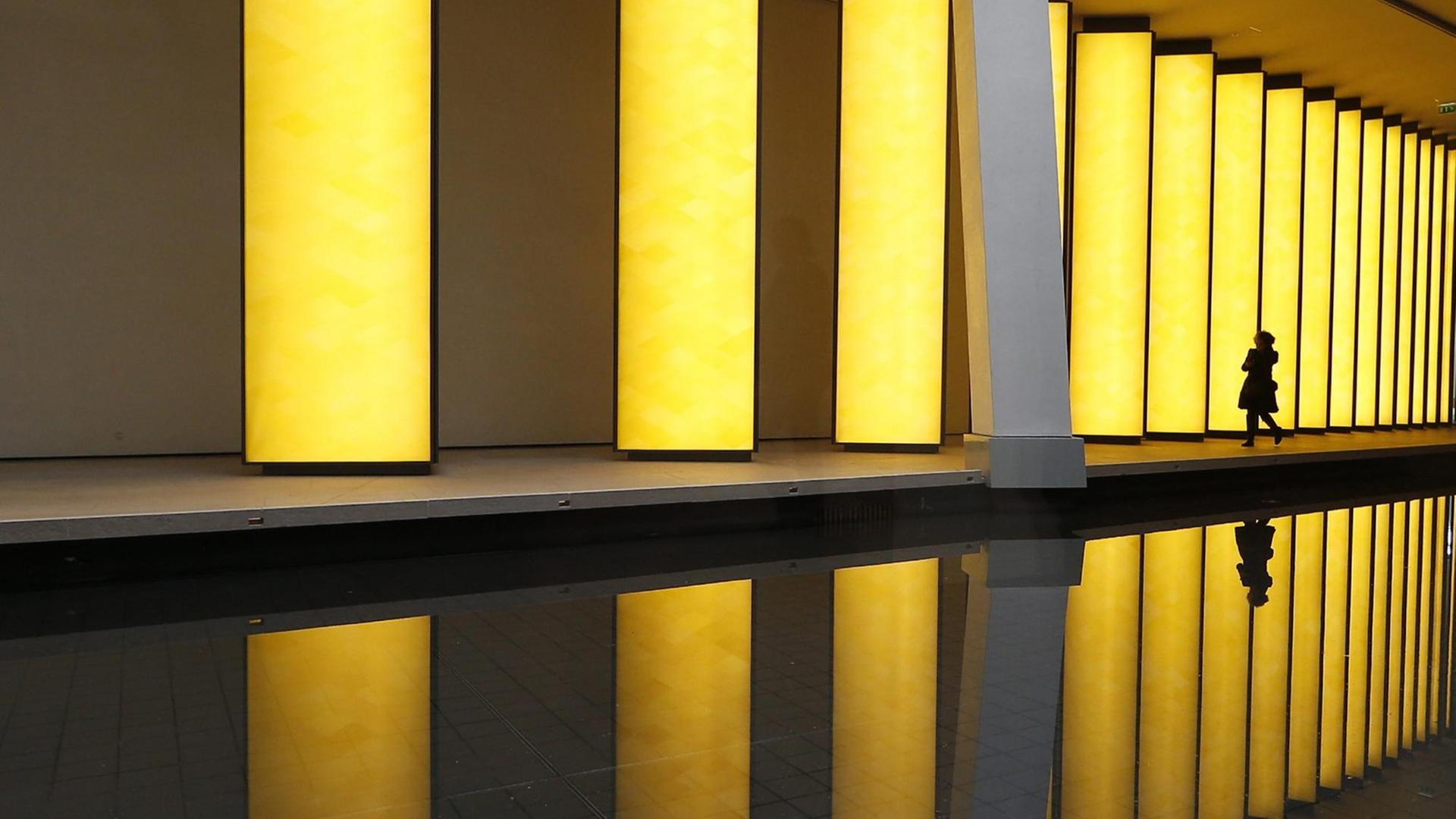 Olafur Eliassons Lichtinstallation 'Inside the Horizon' im Louis Vuitton Foundation, Paris