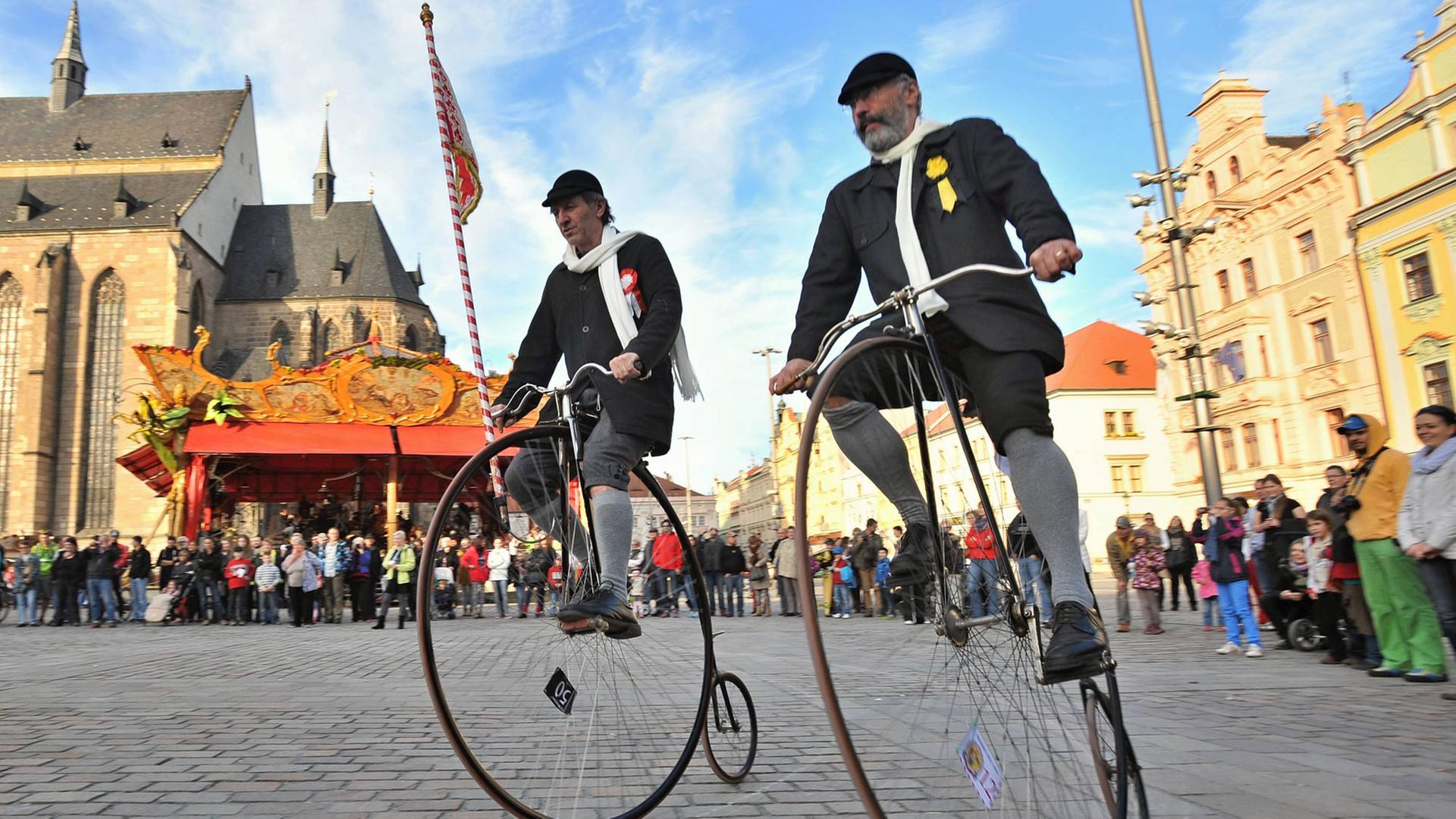 Feier in Pilsen: Mitglieder des tschechischen Fahrradclubs "1880" - dem ältesten Sportverein Europas