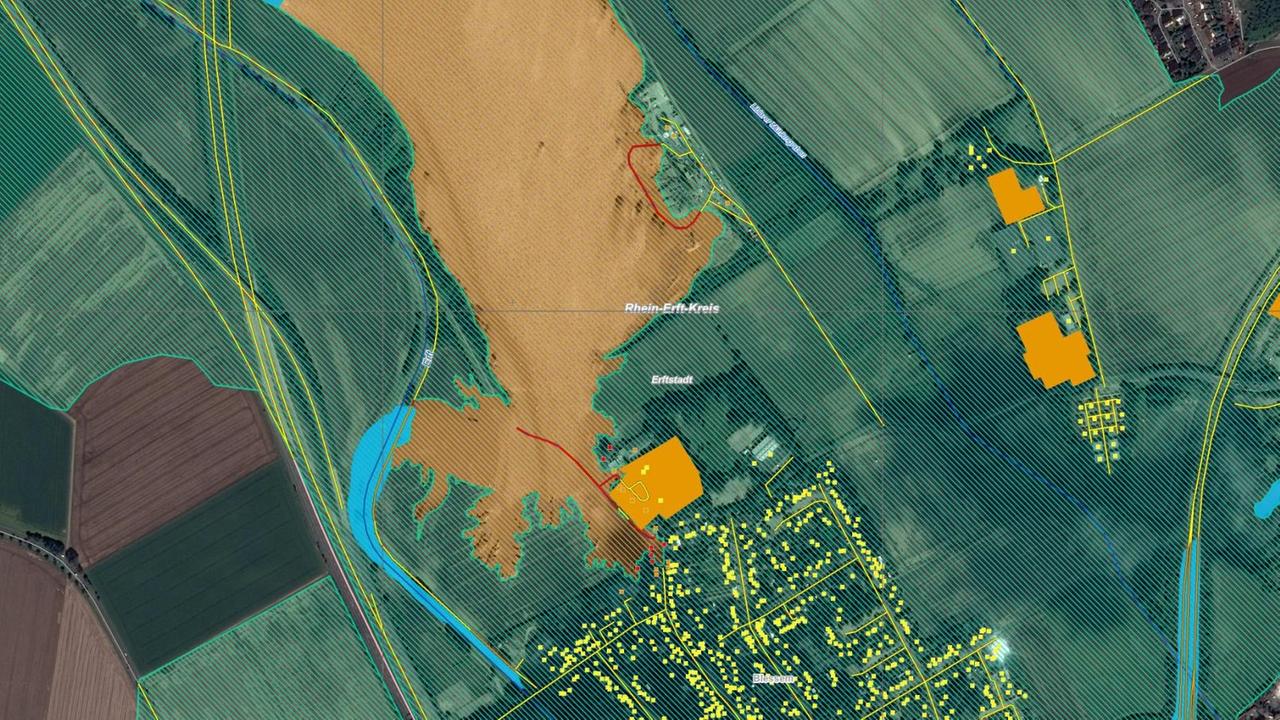 Ausschnitt einer Karte, die mit Hilfe von Satellitenaufnahmen die Schäden in Erftstadt-Blessem am 18. Juli 2021 zeigt.