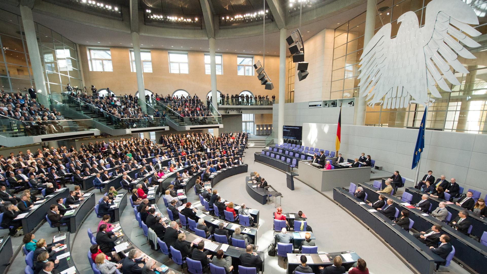 Konstituierende Sitzung des Bundestages im Reichstagsgebäude in Berlin. Bei der Sitzung am 22.10.2013 kommen die Parlamentarier der 18. Legislaturperiode erstmals nach der Bundestagswahl im Plenum zusammen