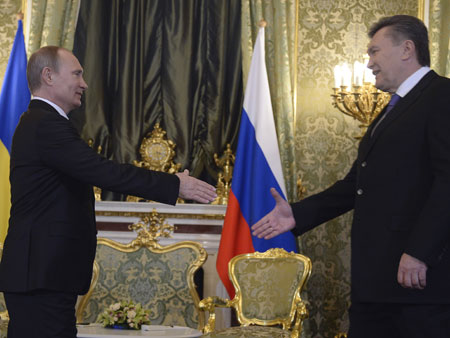 Russlands Präsident Wladimir Putin empfängt Ukraines Präsident Viktor Janukowitsch im Kreml.