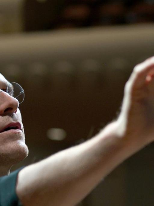 Michael Fassbender als Steve Jobs in dem gleichnamigen Kinofilm von Danny Boyle.