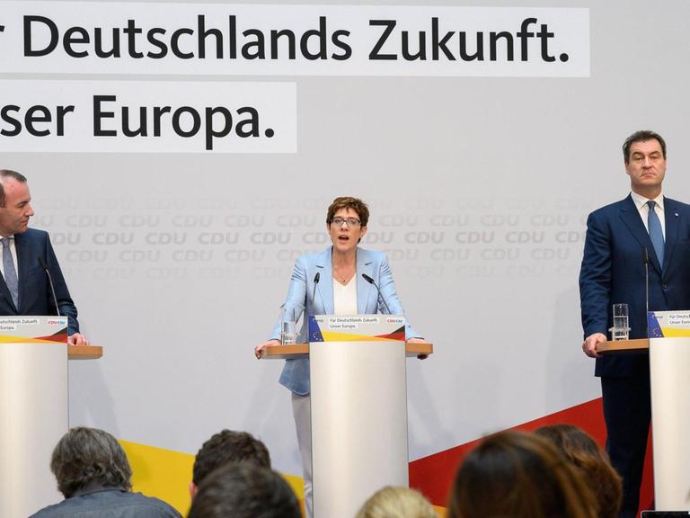 CSU-Vize Manfred Weber, die CDU-Vorsitzende Annegret Kramp-Karrenbauer und der CSU-Vorsitzende Markus Söder sprechen in Berlin über das Ergebnis der Europawahl.