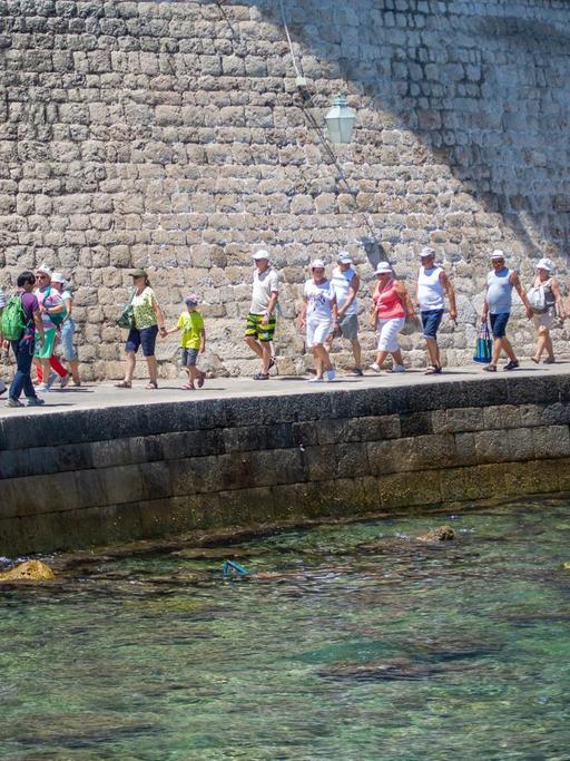 Die kroatische Stadt Dubrovnik wird jeden Sommer von Touristen überflutet.