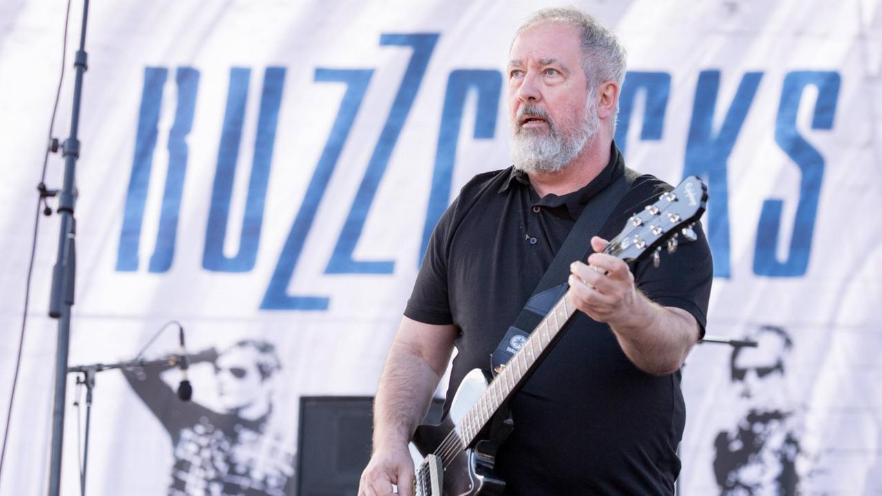 Pete Shelley, Gründer der Buzzcocks, bei einem Konzert 2014 in Chicago. 
