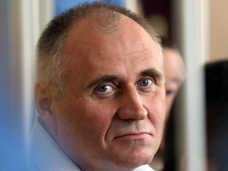Der ehemalige weißrussische Präsidentschaftskandidat Mikalaj (russische Schreibweise: Nikolai) Statkewitsch bei seinem Prozess 2011.
