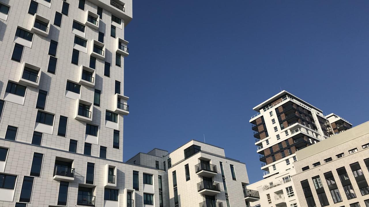 Das Foto zeicht die Luxus-Wohnhochhäusern an der Toulouser Allee in Düsseldorf-Pempelfort
