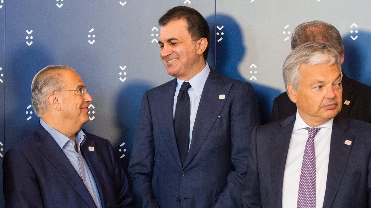 Der zyprische Außenminister Ioannis Kasoulides, der türkische Europaminister Ömer Celik und Belgiens Außenminister Didier Reynders in Bratislava.
