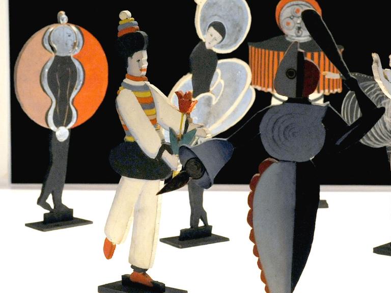 "10 Figuren zum Triadischen Ballett" von Oskar Schlemmer (1888-1943), hier 2009 ausgestellt im Museum Würth in Künzelsau.