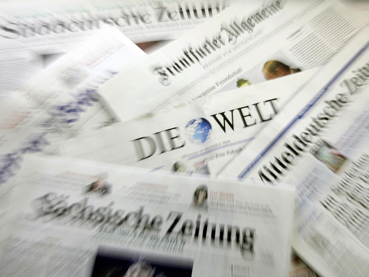 Verschiedene deutsche Tageszeitungen liegen zur Presseschau bereit.