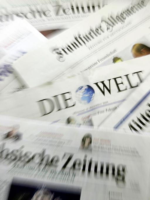 Verschiedene deutsche Tageszeitungen liegen zur Presseschau bereit.