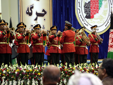 Eine afghanische Musikgruppe spielt zum Auftakt der Loya Dschirga in Kabul. Eine afghanische Musikgruppe spielt zum Auftakt der Loya Dschirga in Kabul.