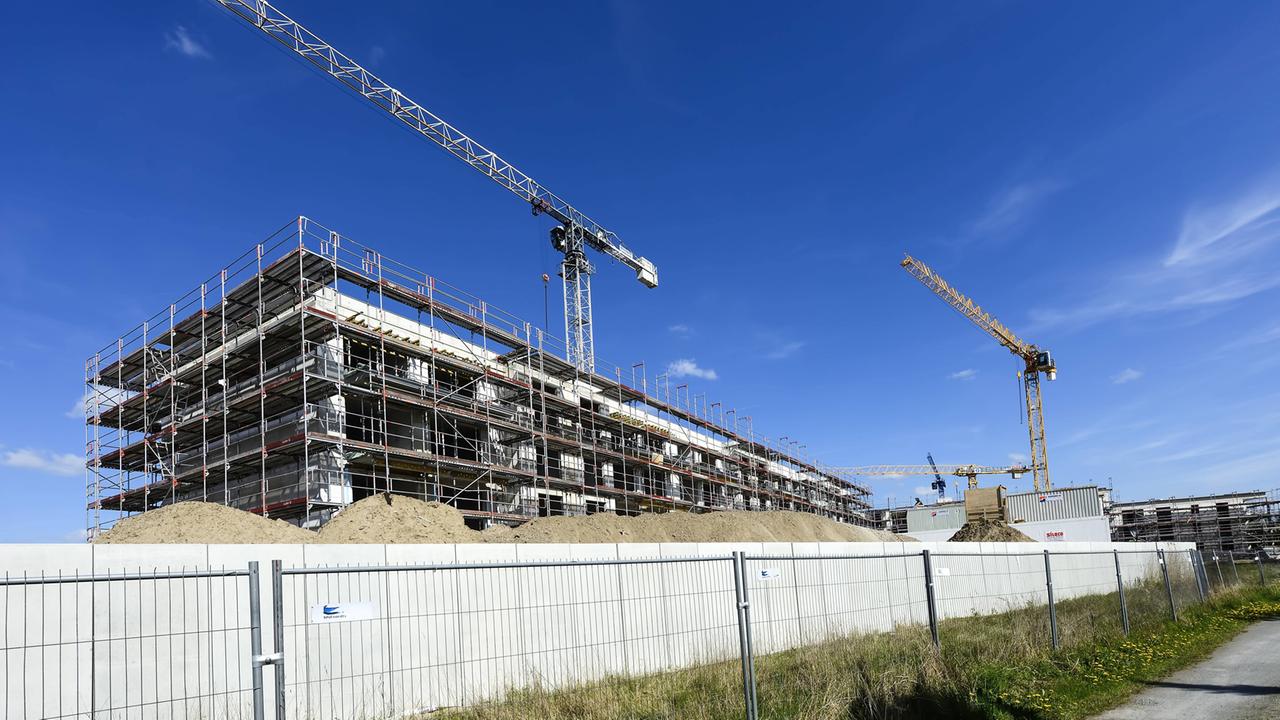 Großbauprojekt: Blick auf die entstehende Flüchtlingssiedlung Hamburg-Billwerder im April 2017.