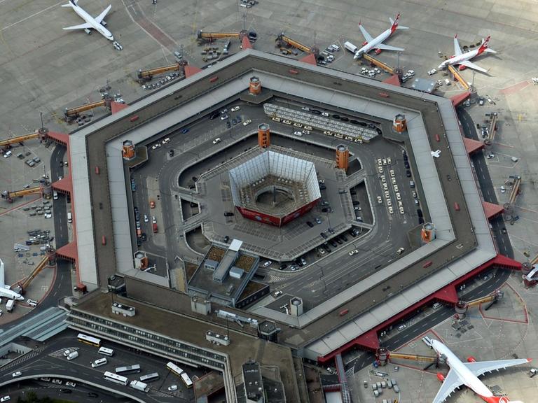 Eine Luftaufnahme des Flughafens in Berlin Tegel.