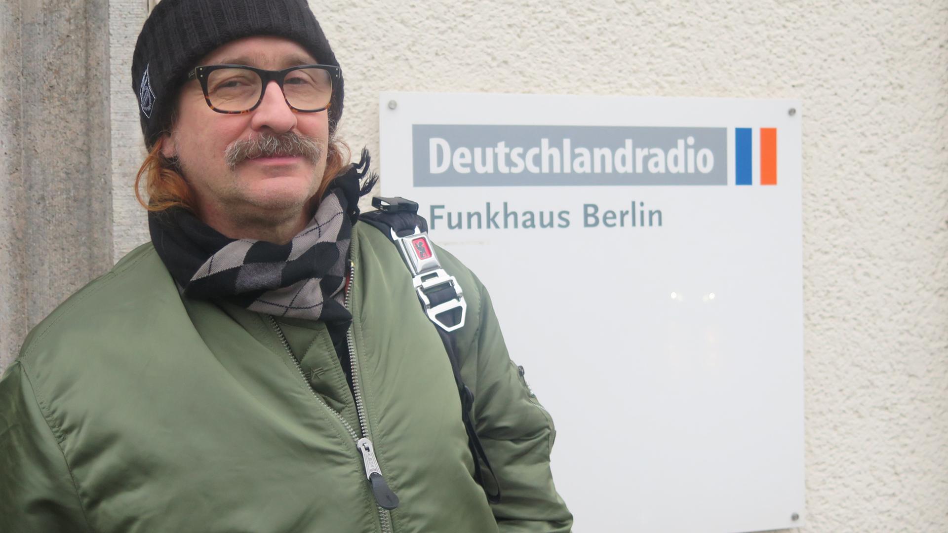 Alexander Hacker, Gitarrist und Bassist der "Einstürzenden Neubauten"