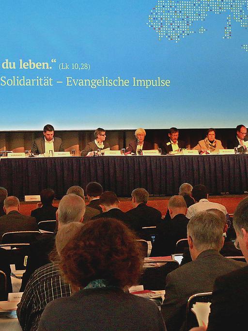 Delegierte der Synode der Evangelischen Kirche in Deutschland (EKD) beraten am 09.11.2016 in Magdeburg (Sachsen-Anhalt).