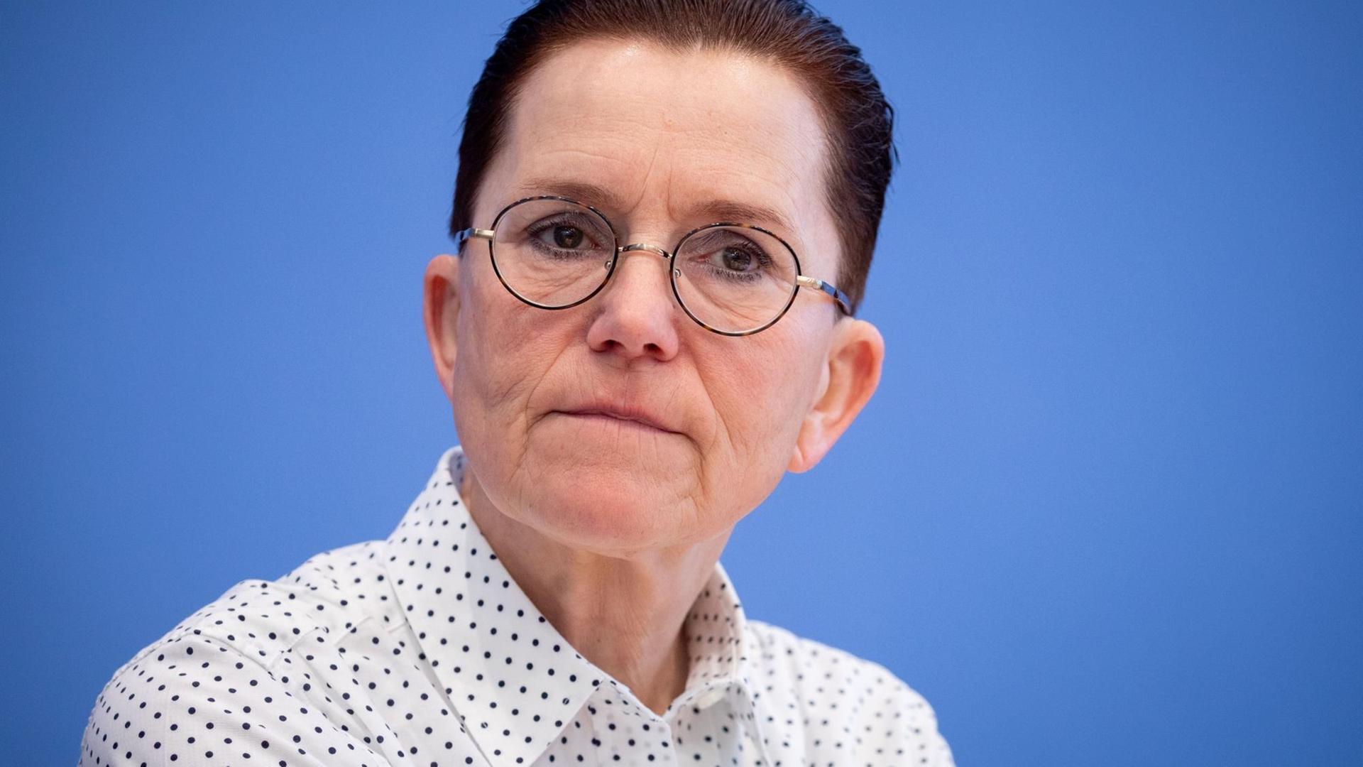 Bundestagsabgeordnete Petra Sitte (Die Linke) stellt in der Bundespressekonferenz neue Organspende-Regeln vor am 01.04.2019