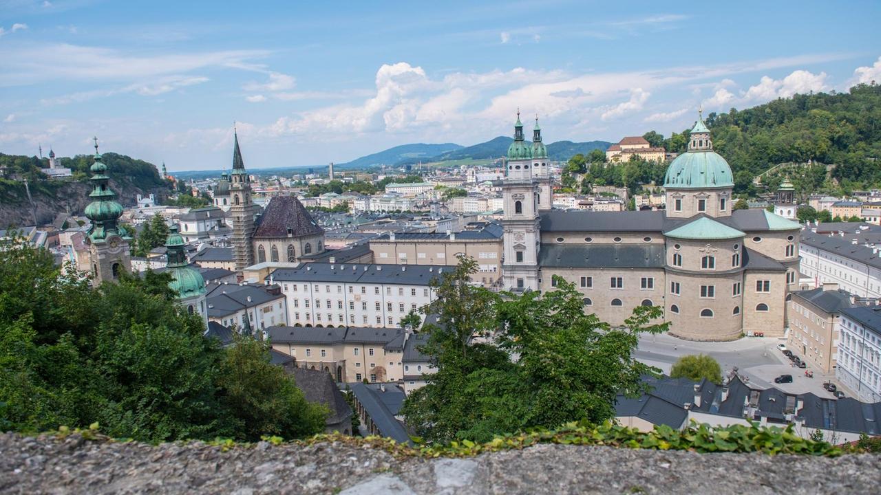 Blick über die Stadtkulisse von Salzburg 