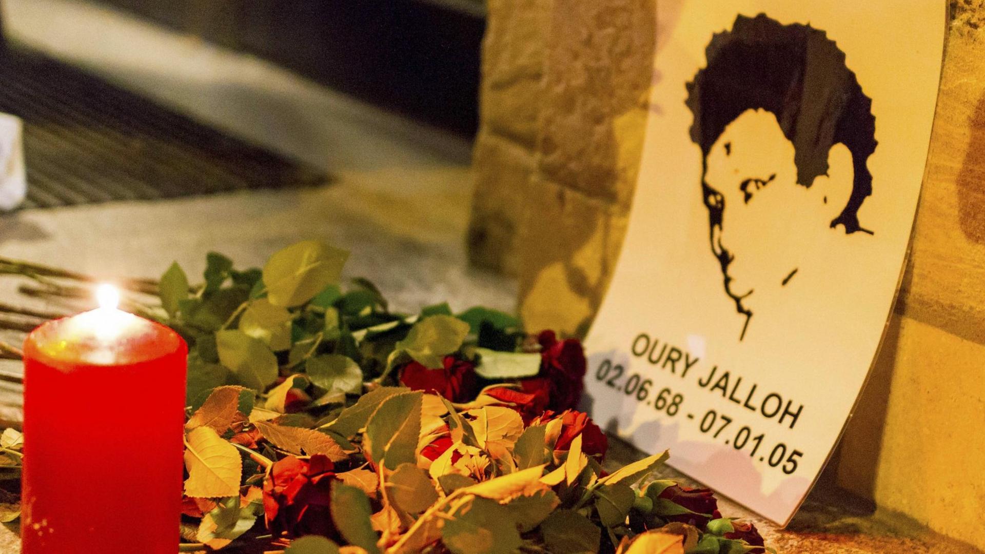 Gedenken an Oury Jalloh in Dessau: Der Asylbewerber aus Sierra Leone starb in einer Gefängniszelle - die Umstände seines Todes sind noch immer ungeklärt