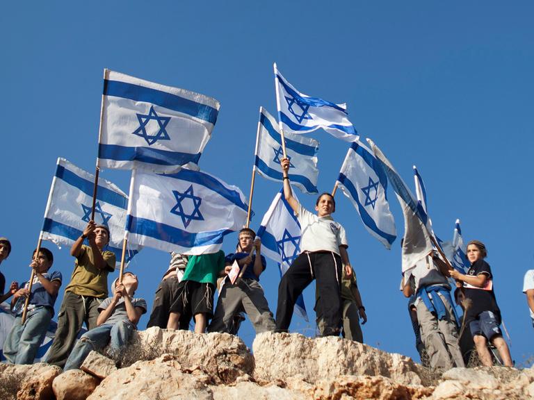 Junge israelische Nationalisten protestierten 2011 in der Nähe von Nablus im Westjordanland gegen die Forderung der Palästinenser nach einem eigenen Staat.
