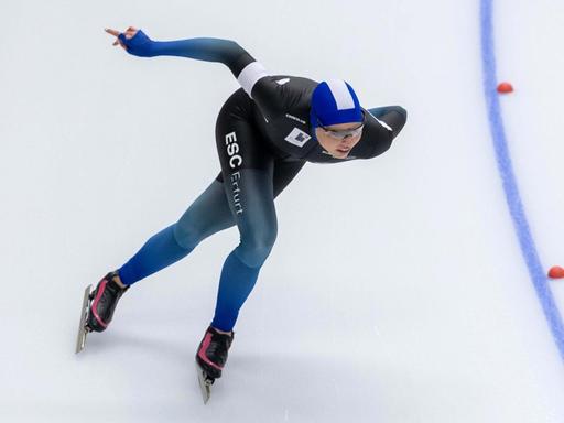 Victoria Stirnemann auf der Eisschnelllaufbahn bei den Deutschen Meisterschaften.