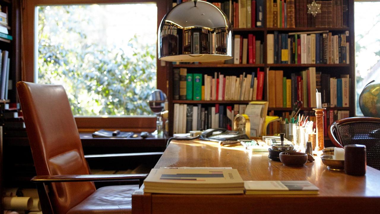 Der Schreibtisch von Helmut Schmidt.